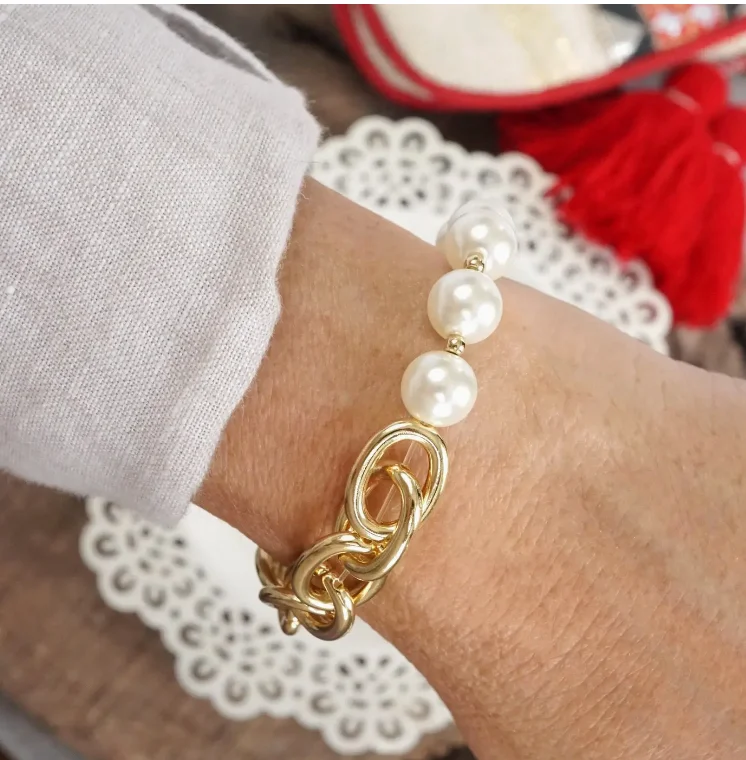 chic metal cuff bracelet for men-Pearl and Gold Chain Bracelet